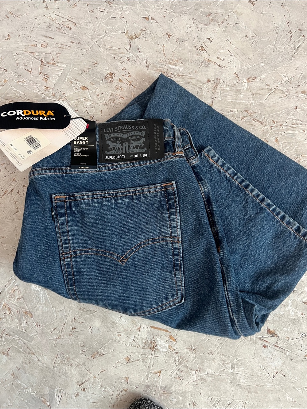 Levi's Men's Dark Blue Relaxed Super Baggy Jeans